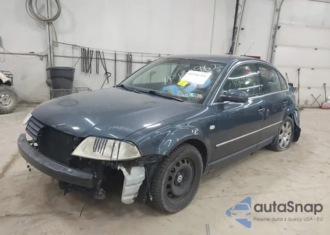 2001 Volkswagen Passat Glx z USA, uszkodzony, nr VIN WVWTH63BX1P133962